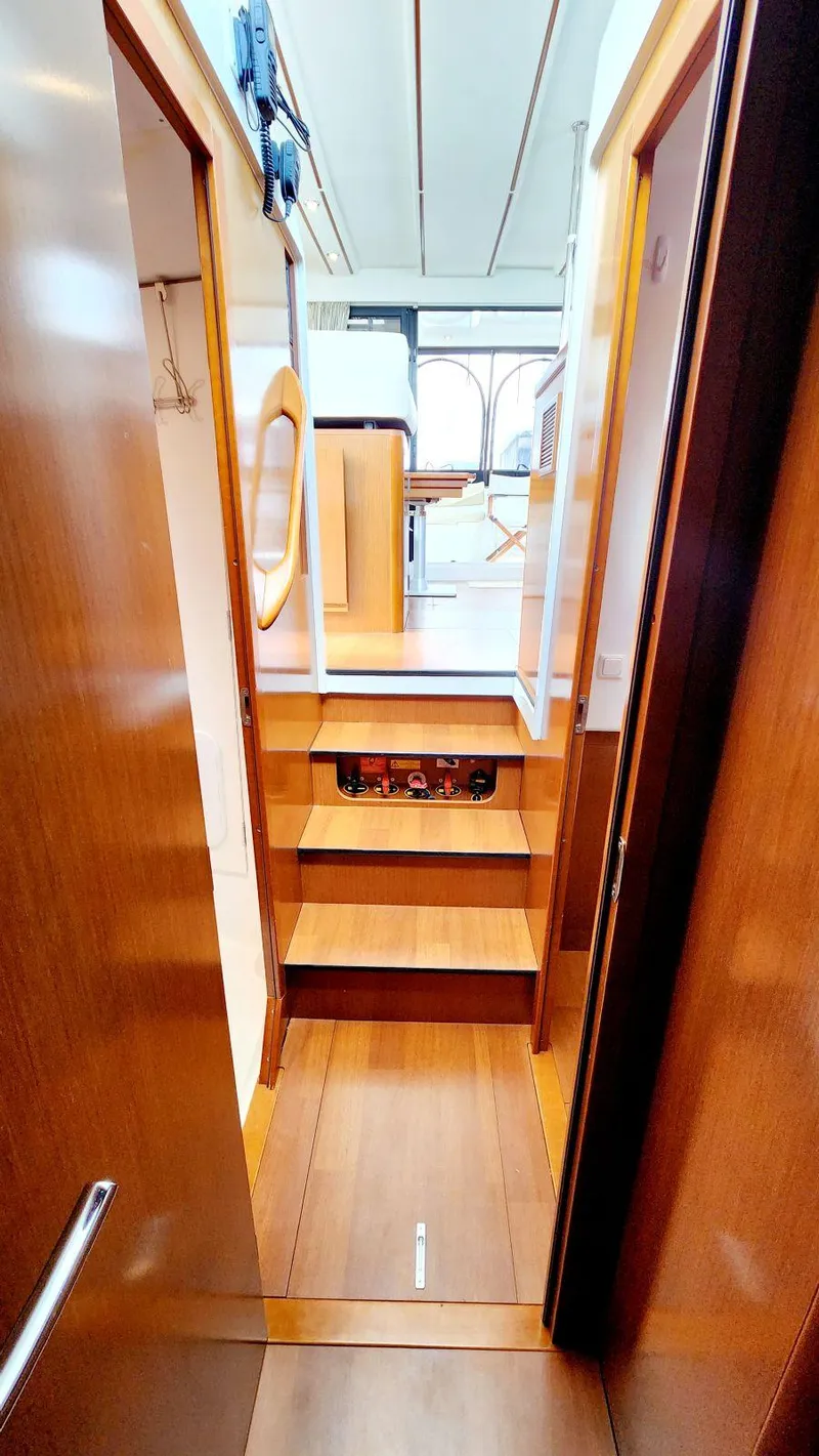 Slide: The Image of Beneteau Swift Trawler 34 2011 - 52