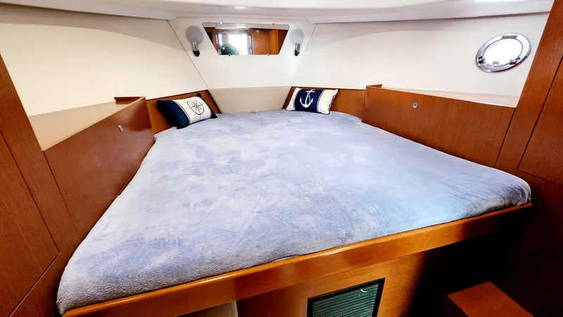 Slide: The Image of Beneteau Swift Trawler 34 2011 - 53