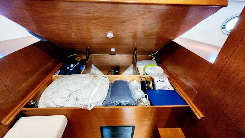 Slide: The Image of Beneteau Swift Trawler 34 2011 - 58