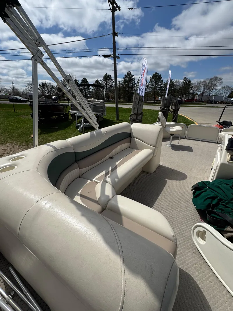 Slide: The Image of 2007 Bennington 2050 FSI pontoon boat with spacious seating and outdoor setting. - 13