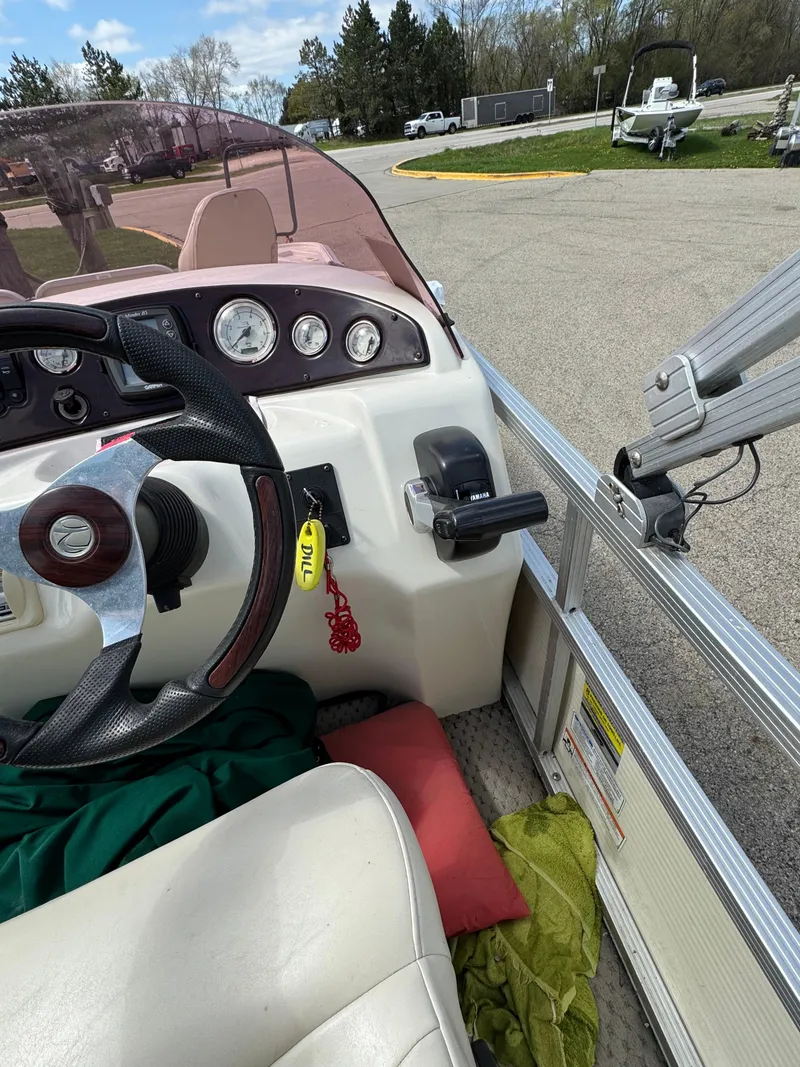 Slide: The Image of 2007 Bennington 2050 FSI boat interior with steering wheel and control panel. - 17