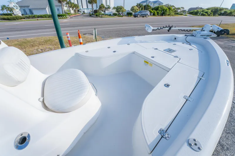 Slide: The Image of 2011 NauticStar 2110 Nautic Bay boat interior with seating and trolling motor. - 19