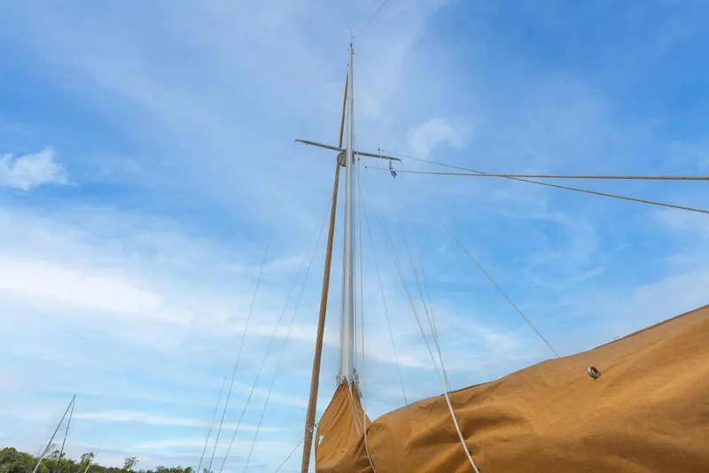 Slide: The Image of Mast of 1981 Bristol 40 sailboat against a clear blue sky. - 45