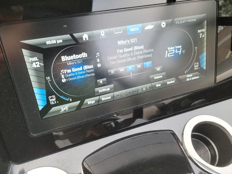 Slide: The Image of Yamaha Boats 2018 242 Limited S dashboard displaying music and boat data. - 11