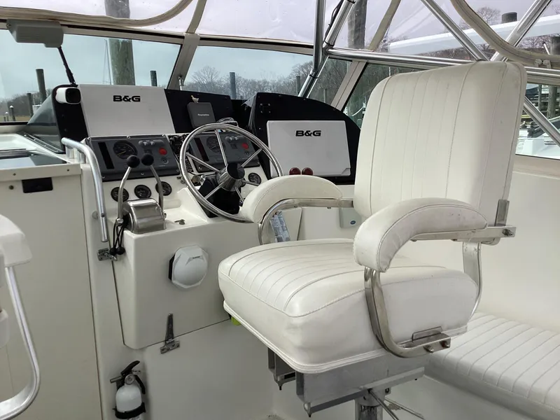 Slide: The Image of Helm of 2001 Henriques 28 Express boat with white captain's chair and B&G electronics. - 12