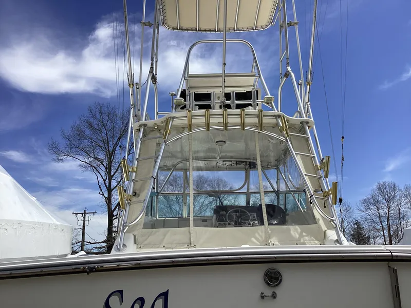 Slide: The Image of 2001 Henriques 28 Express boat with tower against a clear blue sky. - 4