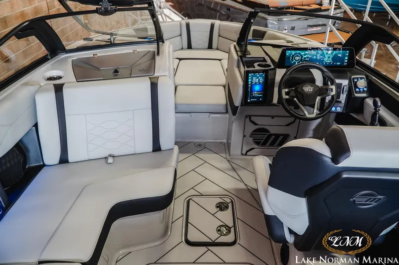 Slide: The Image of Malibu Wakesetter 23 LSV 2025 - 14