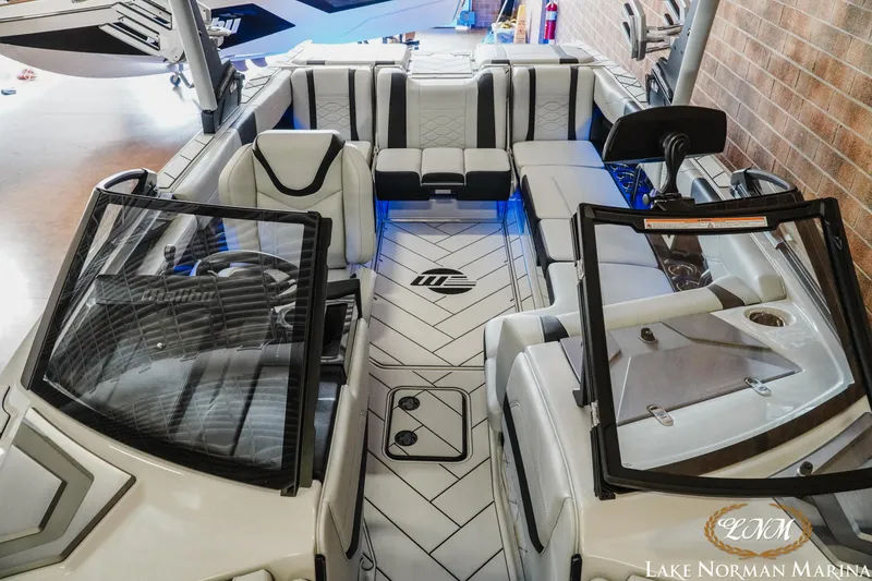 Slide: The Image of Malibu Wakesetter 23 LSV 2025 - 18