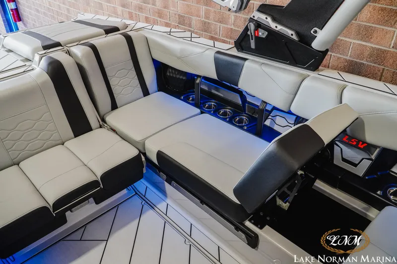 Slide: The Image of Malibu Wakesetter 23 LSV 2025 - 21