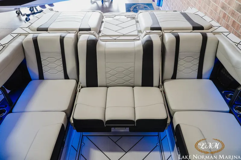 Slide: The Image of Malibu Wakesetter 23 LSV 2025 - 23