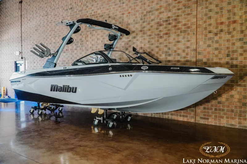 Slide: The Image of Malibu Wakesetter 23 LSV 2025 - 3