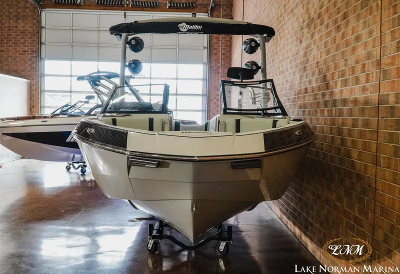 Slide: The Image of Malibu Wakesetter 23 LSV 2025 - 4