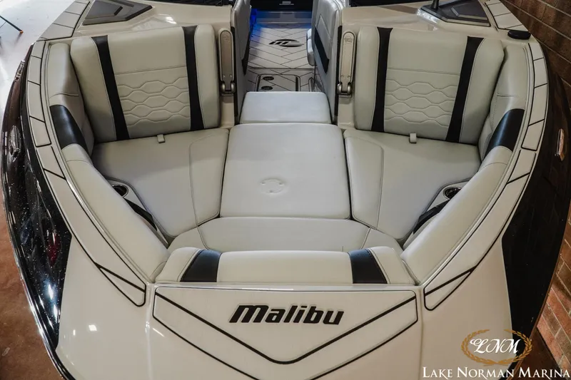 Slide: The Image of Malibu Wakesetter 23 LSV 2025 - 8