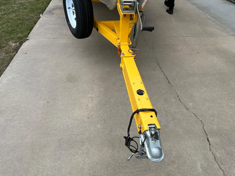 Slide: The Image of Yellow trailer hitch of 2010 Tahoe Q5SI on concrete driveway. - 5