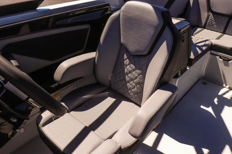 Slide: The Image of Luxury seating in 2025 Yamaha Boats 255XD, featuring modern design and premium materials. - 20