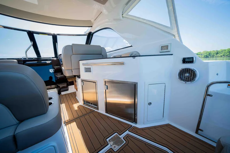 Slide: The Image of Regal 35 Sport Coupe 2015 - 50