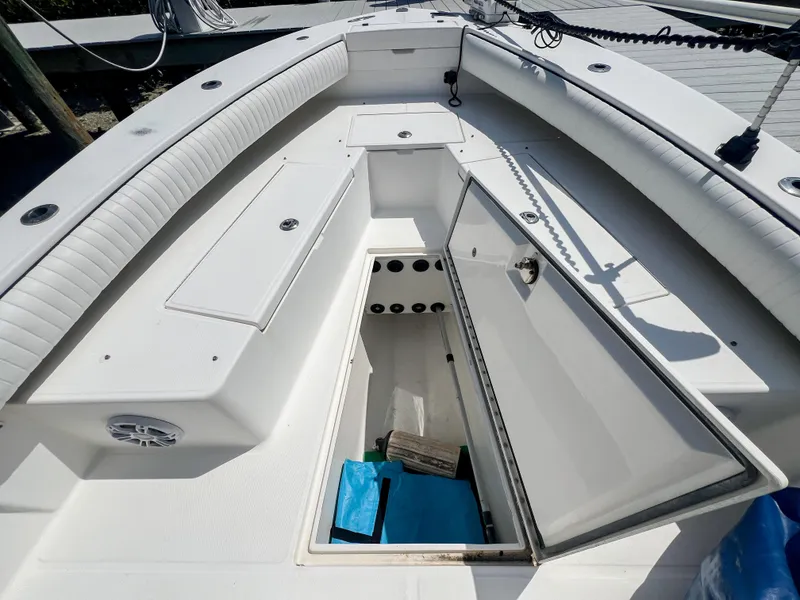 Slide: The Image of 2006 Regulator 26 FS boat interior with open storage compartments. - 10