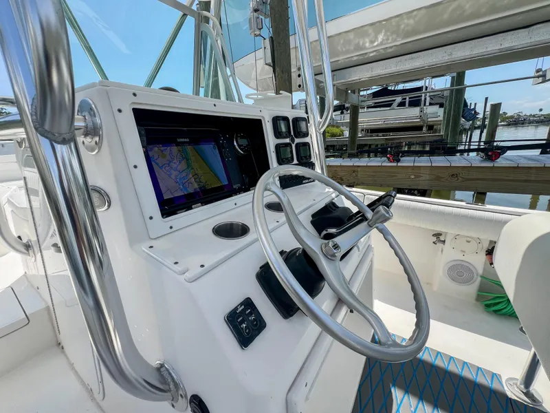 Slide: The Image of 2006 Regulator 26 FS boat console with steering wheel and navigation display. - 19