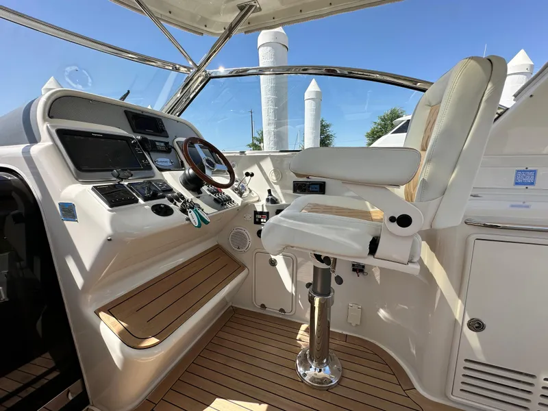 Slide: The Image of 2007 Chris-Craft Roamer 40 helm with modern controls and comfortable seating. - 26