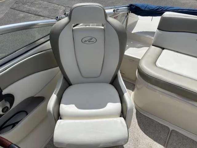 Slide: The Image of Captain's seat on 2007 Sea Ray 200 Sundeck boat, featuring white and gray upholstery. - 22