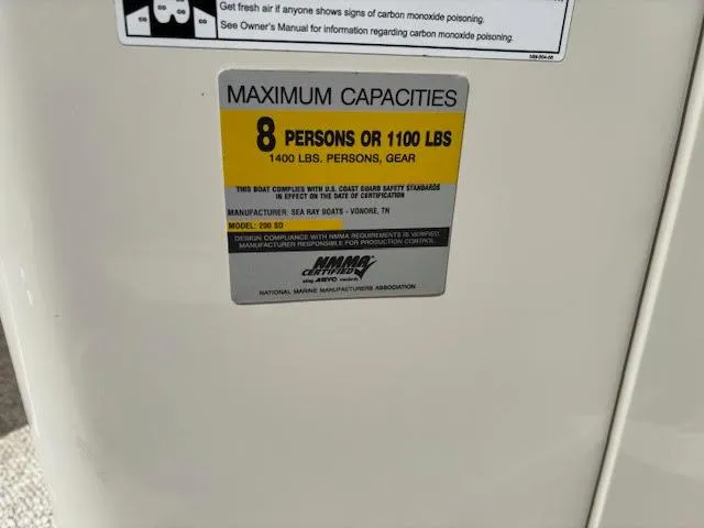 Slide: The Image of Capacity label on 2007 Sea Ray 200 Sundeck, max 8 persons or 1100 lbs. - 25