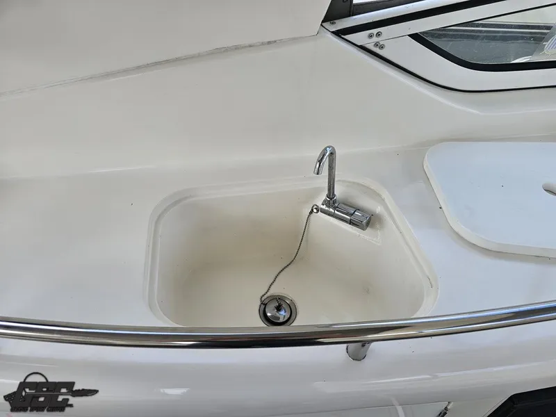 Slide: The Image of Sink area on a 2006 Fountain 48 Express Cruiser yacht. - 37
