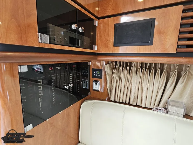 Slide: The Image of Fountain 48 Express Cruiser 2006 - 58