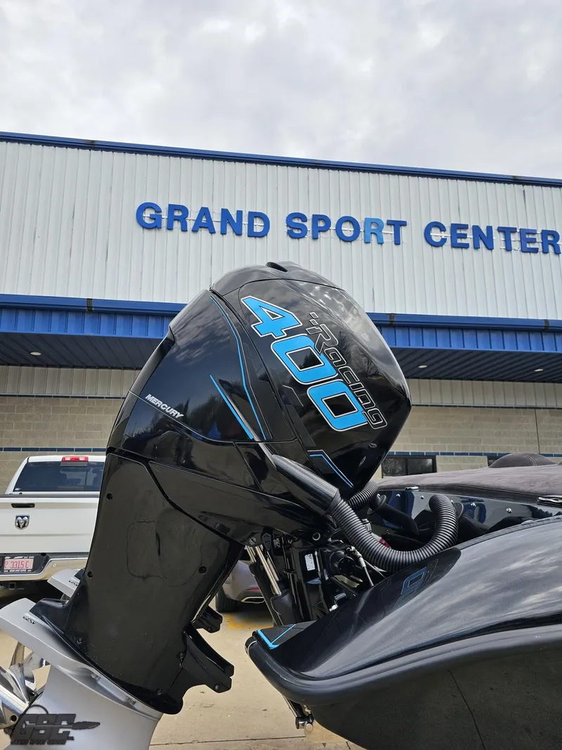 Slide: The Image of 2022 Velocity 290SC Signature Series boat with 400 horsepower engine at Grand Sport Center. - 10