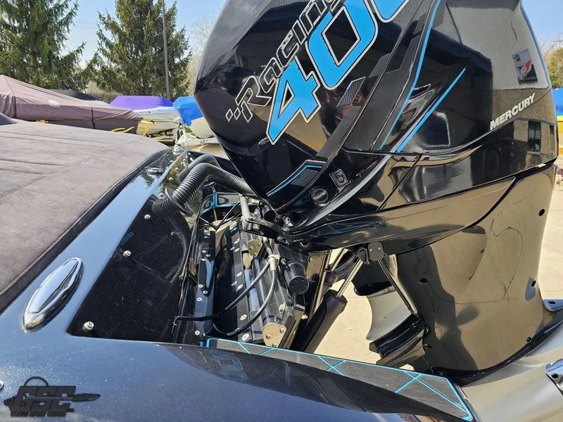 Slide: The Image of 2022 Velocity 290SC Signature Series boat with Mercury Racing 400 engine, outdoor setting. - 29