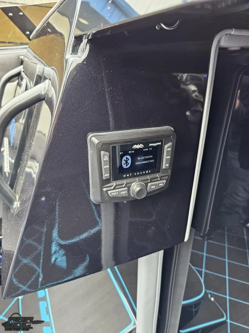 Slide: The Image of Velocity 290SC Signature Series 2022 - 73