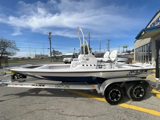 The Image of Majek 20 Xtreme 2025 - 1