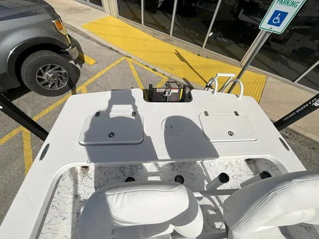 Slide: The Image of Majek 20 Xtreme 2025 - 16