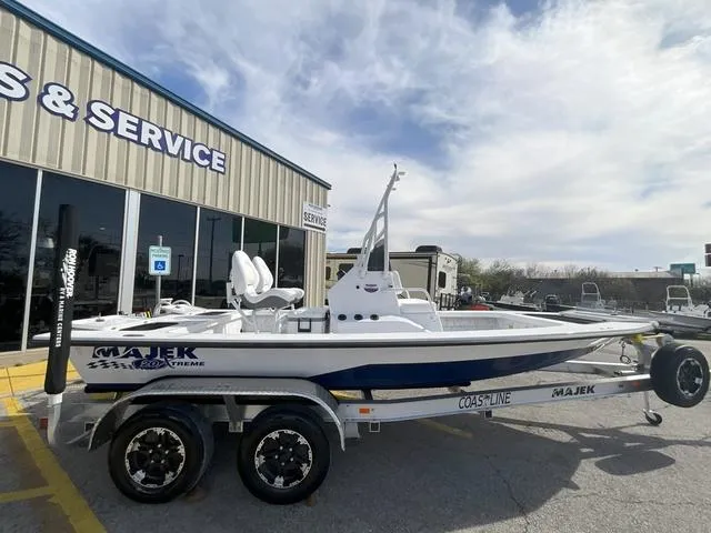 Slide: The Image of Majek 20 Xtreme 2025 - 2