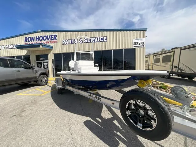 Slide: The Image of Majek 20 Xtreme 2025 - 3