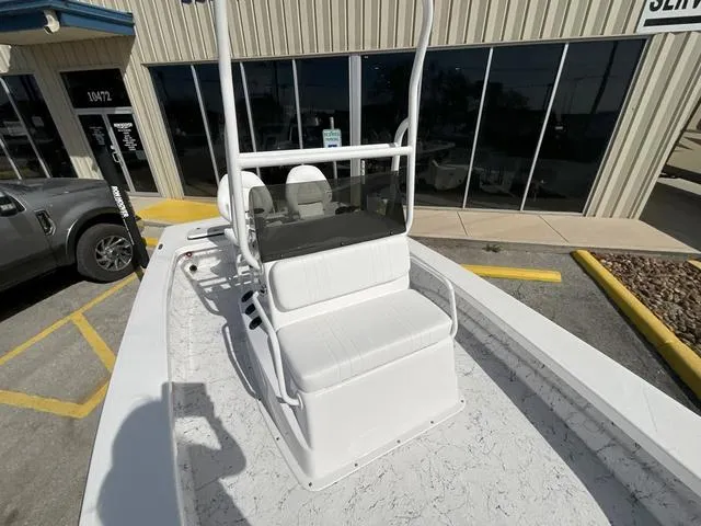 Slide: The Image of Majek 20 Xtreme 2025 - 6