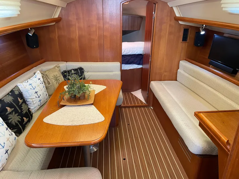 Slide: The Image of Hunter 33 2006 - 10