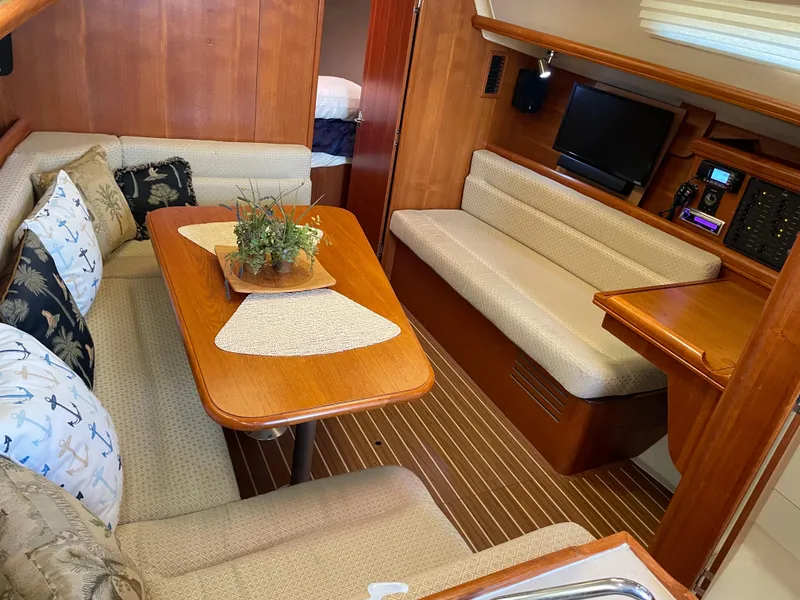 Slide: The Image of Hunter 33 2006 - 12