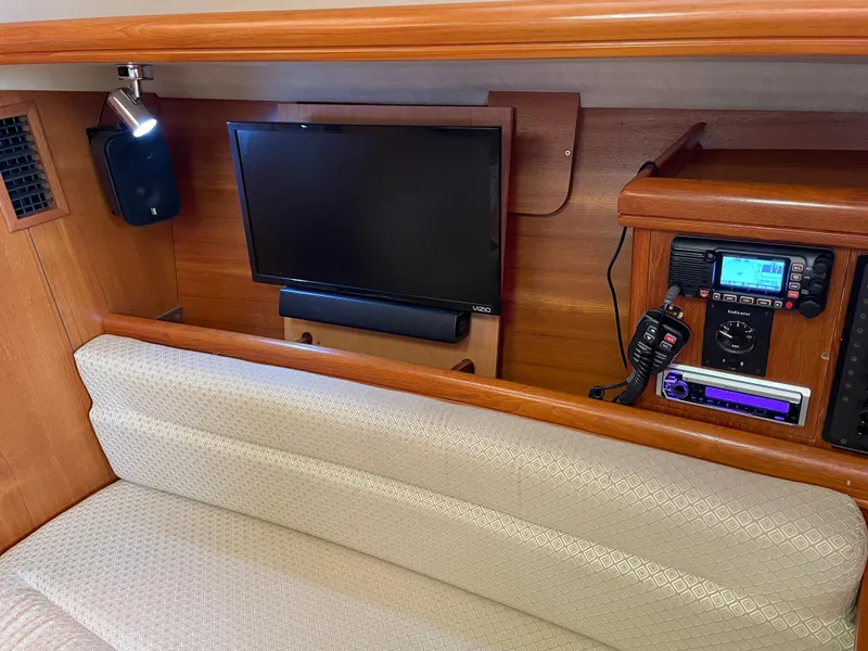 Slide: The Image of Hunter 33 2006 - 16