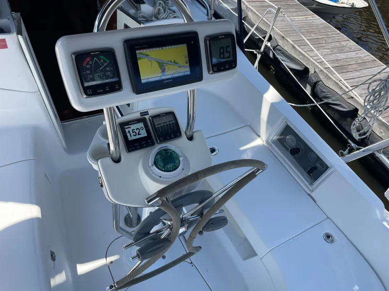 Slide: The Image of Hunter 33 2006 - 8