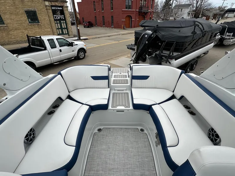 Slide: The Image of Crownline Boats SS Series 270 SS 2025 - 14