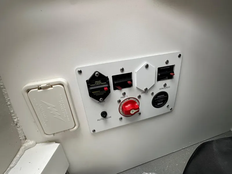 Slide: The Image of Crownline Boats SS Series 270 SS 2025 - 18