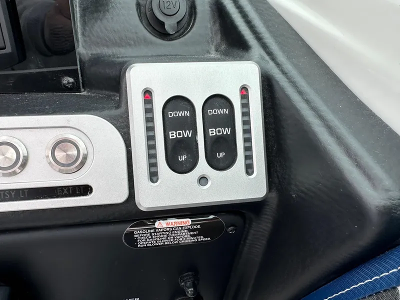 Slide: The Image of Crownline Boats SS Series 270 SS 2025 - 30