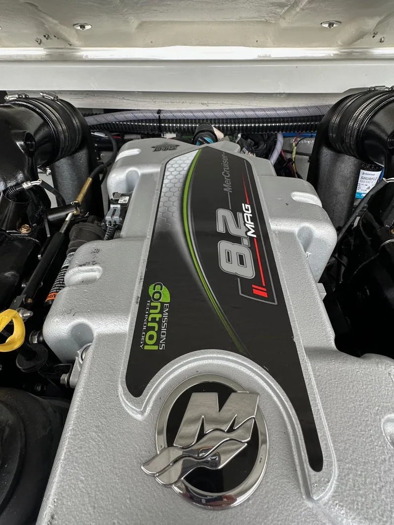 Slide: The Image of Crownline Boats SS Series 270 SS 2025 - 39