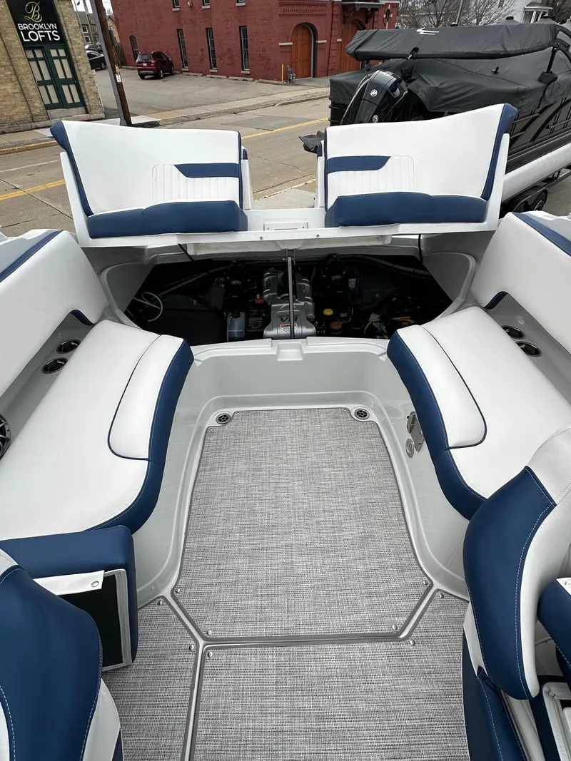 Slide: The Image of Crownline Boats SS Series 270 SS 2025 - 40