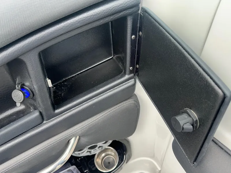 Slide: The Image of Crownline Boats SS Series 290 SS 2025 - 16