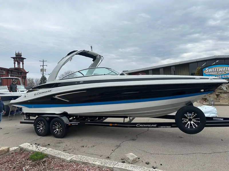 Slide: The Image of Crownline Boats SS Series 290 SS 2025 - 27