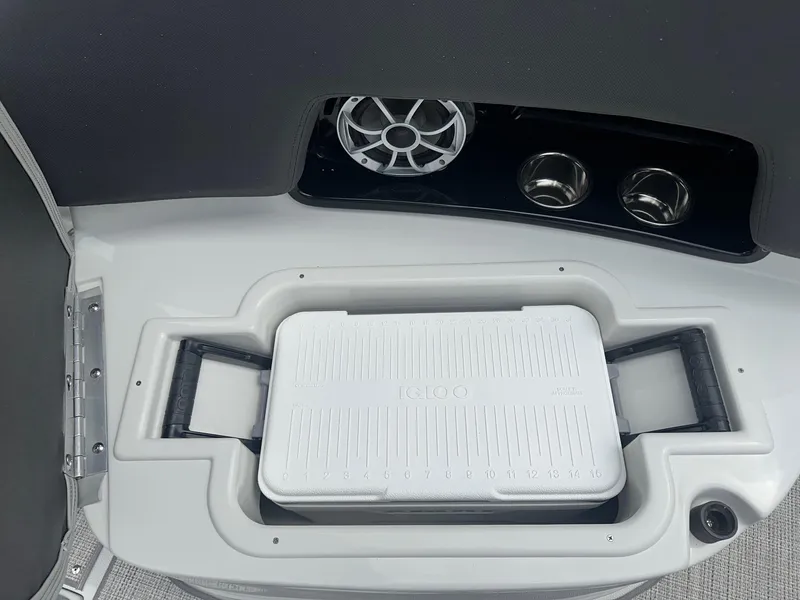 Slide: The Image of Crownline Boats SS Series 290 SS 2025 - 36