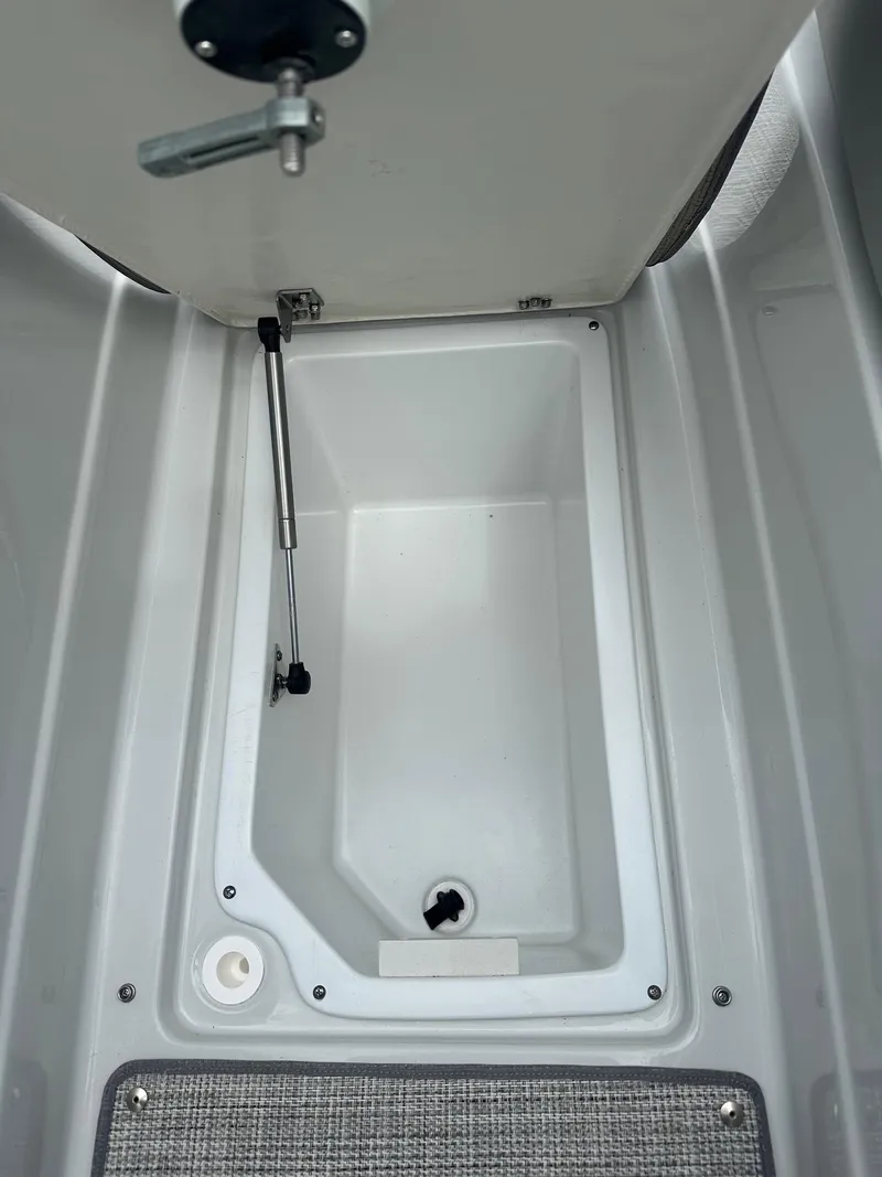 Slide: The Image of Crownline Boats SS Series 290 SS 2025 - 38