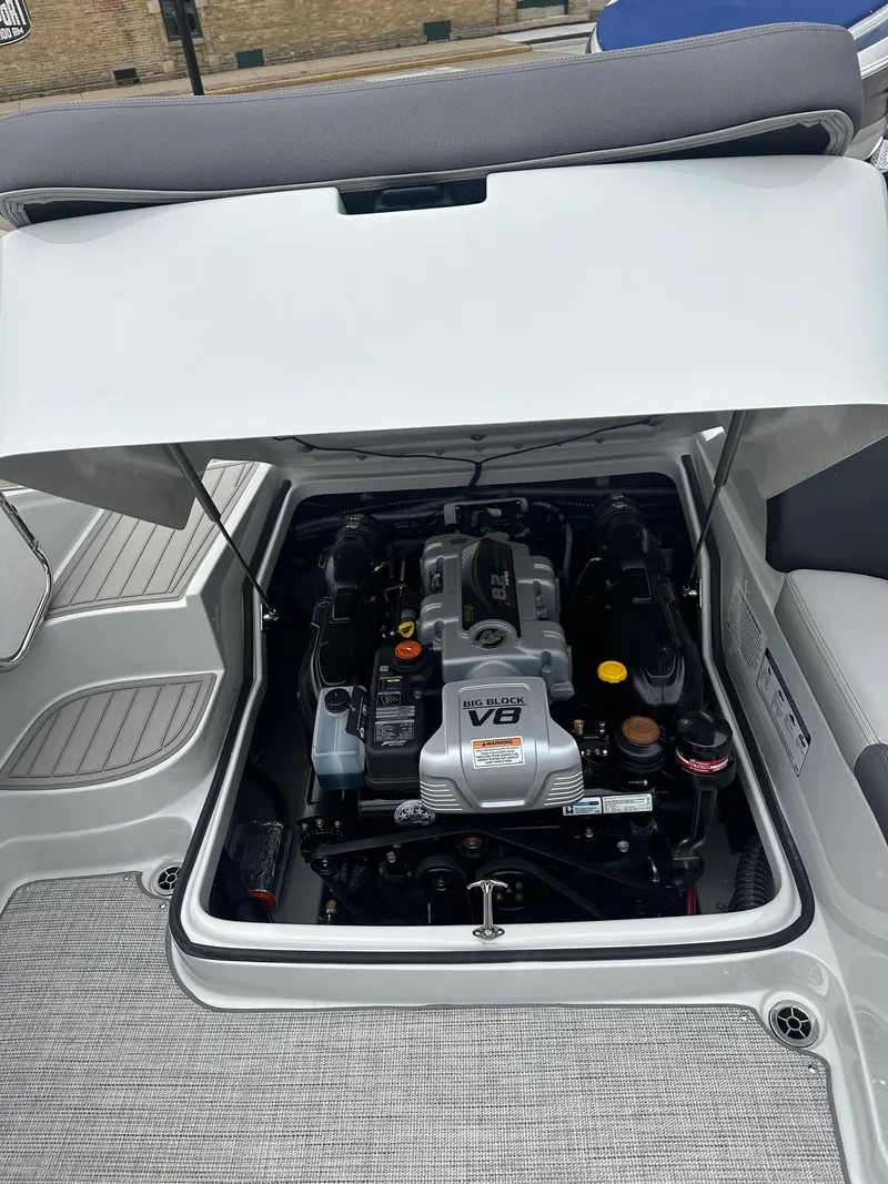 Slide: The Image of Crownline Boats SS Series 290 SS 2025 - 43