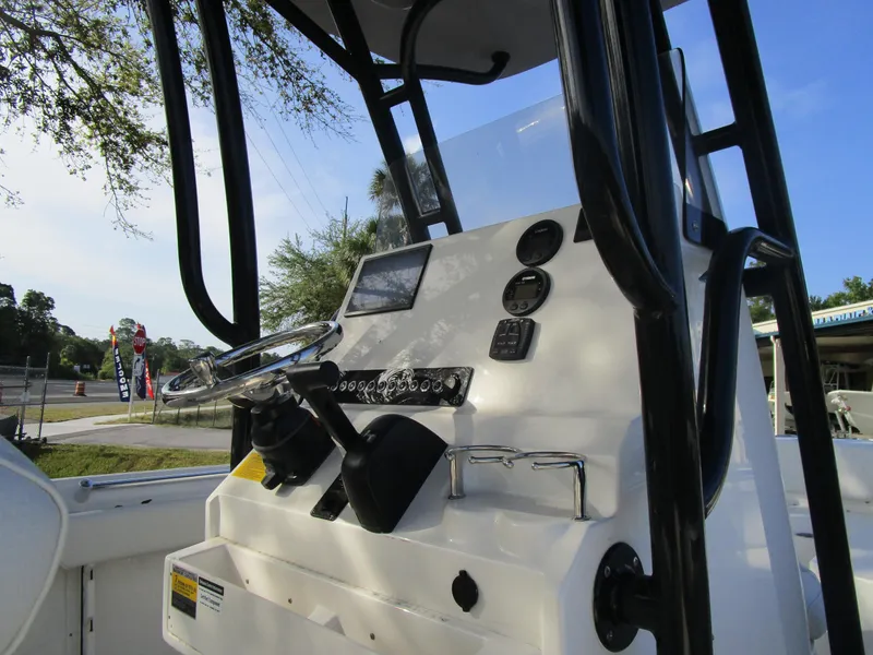 Slide: The Image of Key West FAMILY SPORTSMAN 219FS 2025 - 8